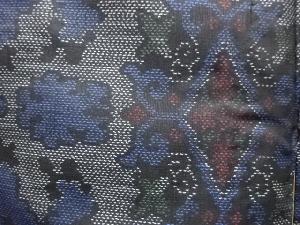 アンティーク　花模様織出し本場泥大島紬着物